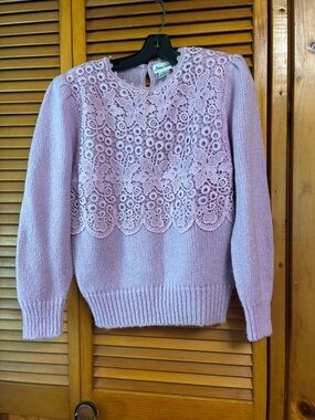 Dana Ashley Lavender Lace-Yoke Crewneck Sweater length 24”pit to pit 20”